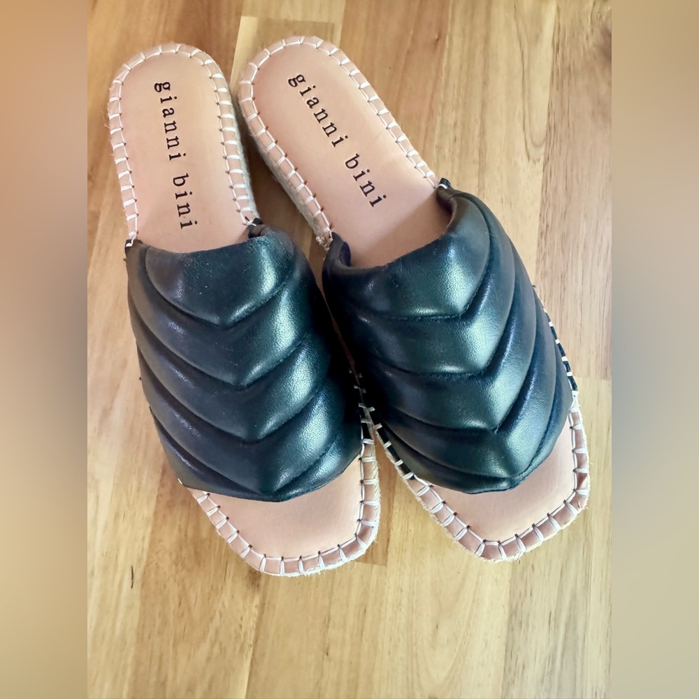 Gianni Bini Quilted Black Sandals 9.5 HOST PICK!